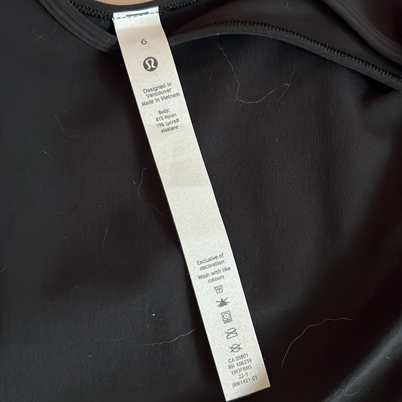 NWT lululemon Align Tee. Size 6 Black - Picture 3 of 3